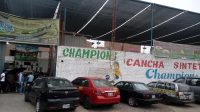 Exterior de la Cancha Sintética Champions de Los Olivos, Lima.