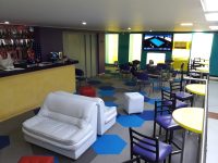 Area comida y Espera de las Canchas Fabian Vargas Indoor 63 en Bogota, Colombia